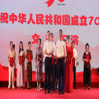 ���ґcף�������ڡ�������ע��(c��)��(hu��)Ӌ(j��)���ИI(y��)�cף���A���񹲺͇�(gu��)����70������ˇ�R�ݡ��Иs�@һ�Ȫ�(ji��ng)����(y��u)�㪄(ji��ng)